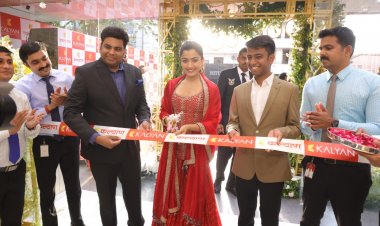 कल्याण जेवेलर्स के जयपुर स्टोर की ओपनिंग सेरेमनी में एक्ट्रेस रश्मिका मंधाना ने की शिरकत